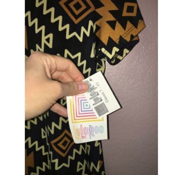 LuLaRoe Classic T Size XS Top Multi Color NWT - Picture 2 of 4
